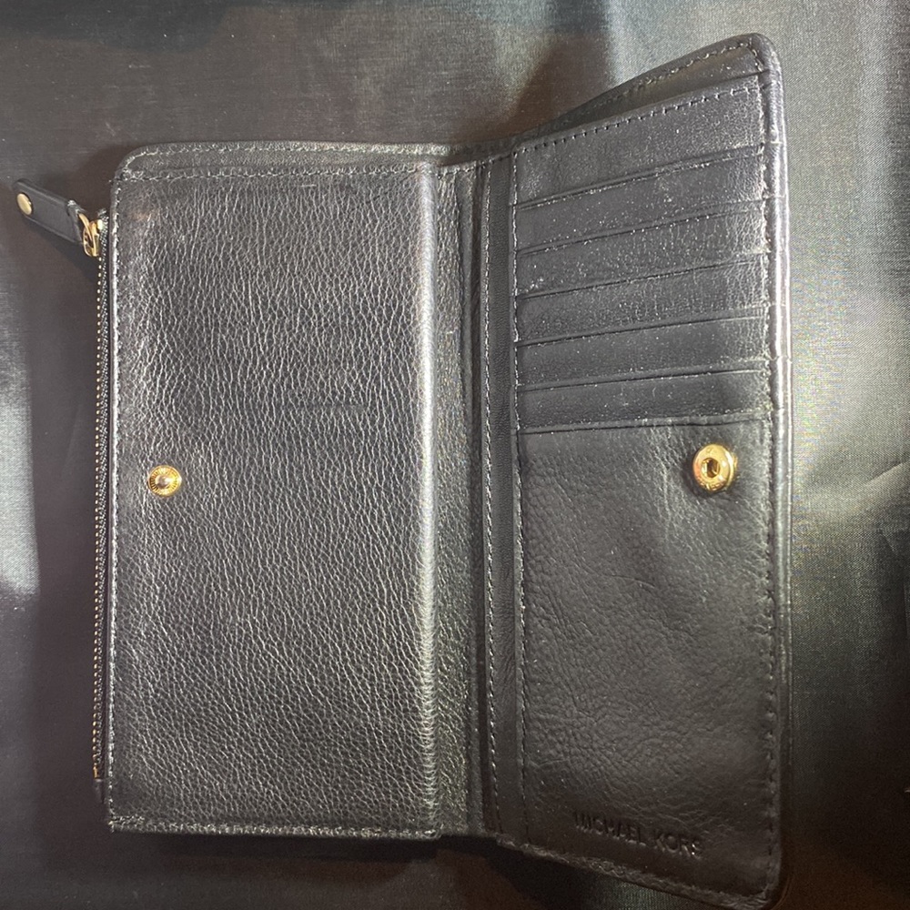 Michael Kors hand bag and wallet. - Picture 9 of 9